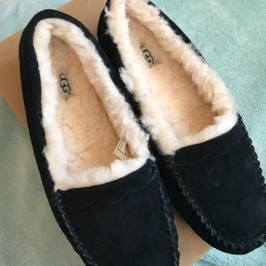 NEW, Never worn! Black Ansley wool slippers Uggs.